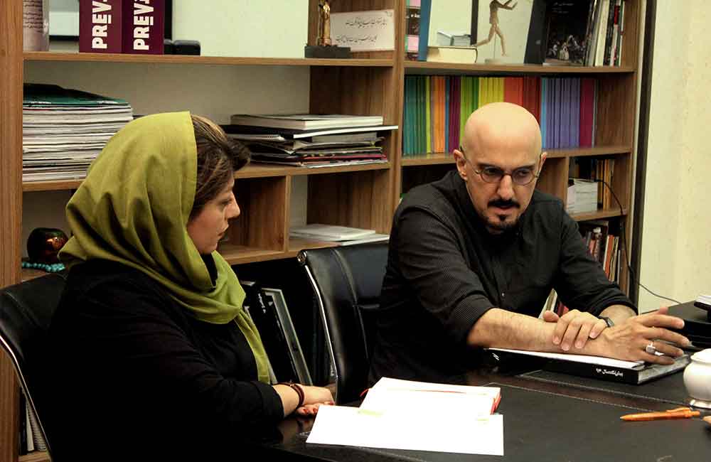 بررسی تنوعِ زمینه‌ی ارائه ‌ی آثار و تأثیر اشکالِ گوناگون آن بر فضای حاکم بر هنرهای دیداری