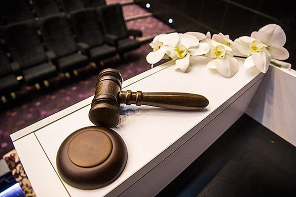 حراج ۱۰۰ اثر هنری به نفع کودکان دارای نقص ایمنی حراج ۱۰۰ اثر هنری به نفع کودکان دارای نقص ایمنی