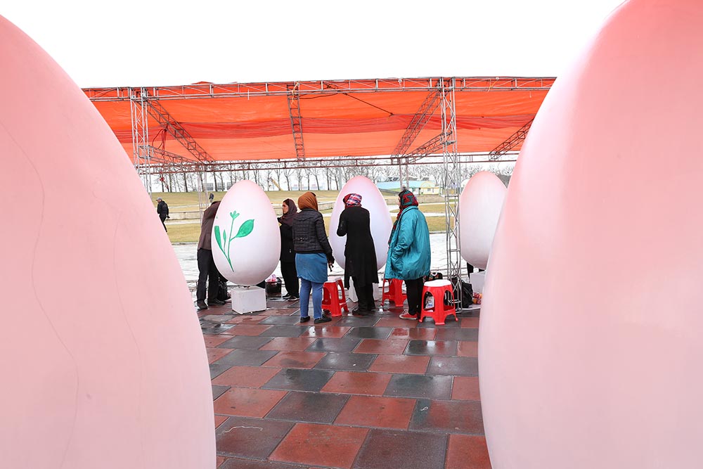 کودکان سندرم دان برای بهار تهران تخممرغ نوروزی نقاشی میکنند کودکان سندرم دان برای بهار تهران تخممرغ نوروزی نقاشی میکنند