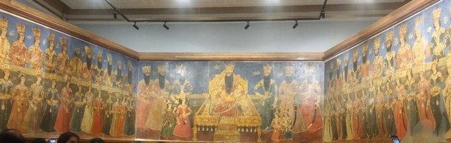 تابلوی "صف سلام" برای همیشه در موزه نگارستان نصب شد. تابلوی "صف سلام" برای همیشه در موزه نگارستان نصب شد.