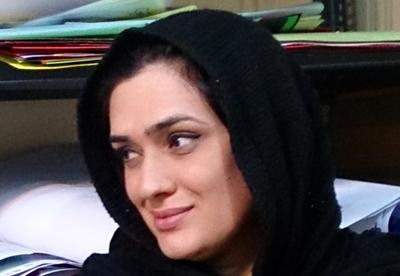 نمایشگاه نقاشی سمیرا دریا با عنوان "آویزش" نمایشگاه نقاشی سمیرا دریا با عنوان "آویزش"