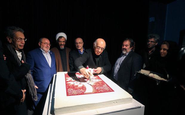 تاکید بر خلق المان قهرمانان پلاسکو در افتتاحیه جشنواره تجسمی فجر تاکید بر خلق المان قهرمانان پلاسکو در افتتاحیه جشنواره تجسمی فجر