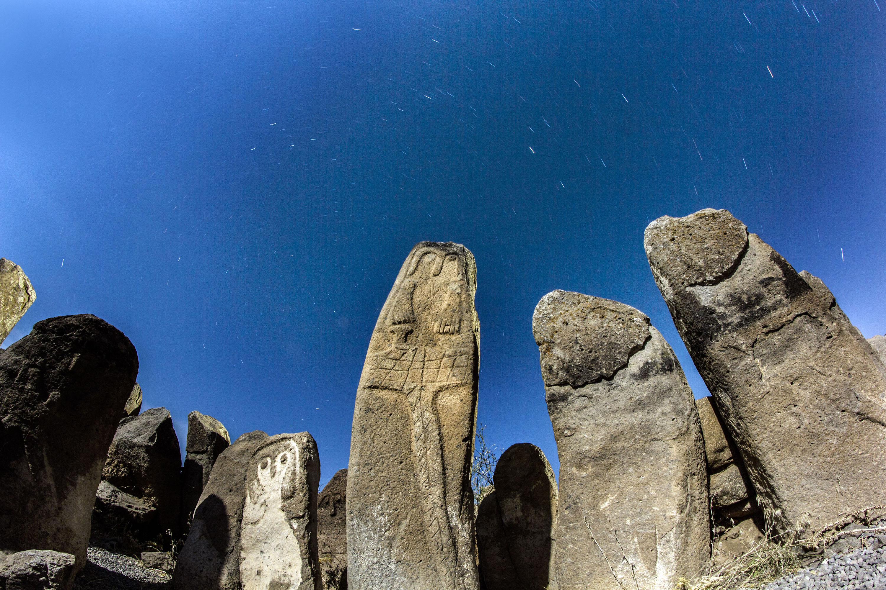 اثر سنگ افراشت از عبدالرحمن مجرد اثر سنگ افراشت از عبدالرحمن مجرد