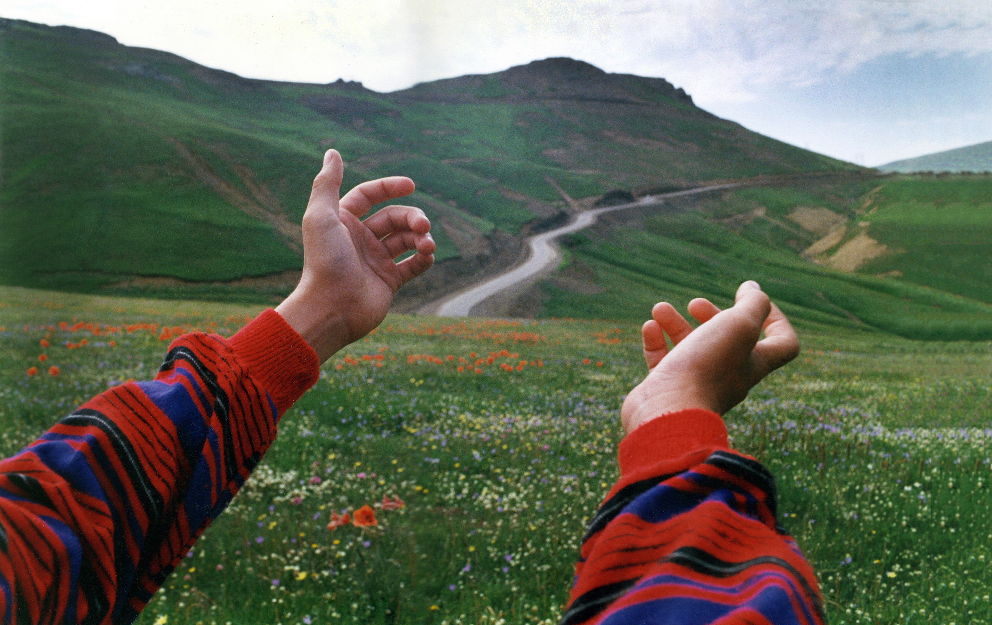 اثر دستها ميبيند از هاشم عطار اثر دستها ميبيند از هاشم عطار