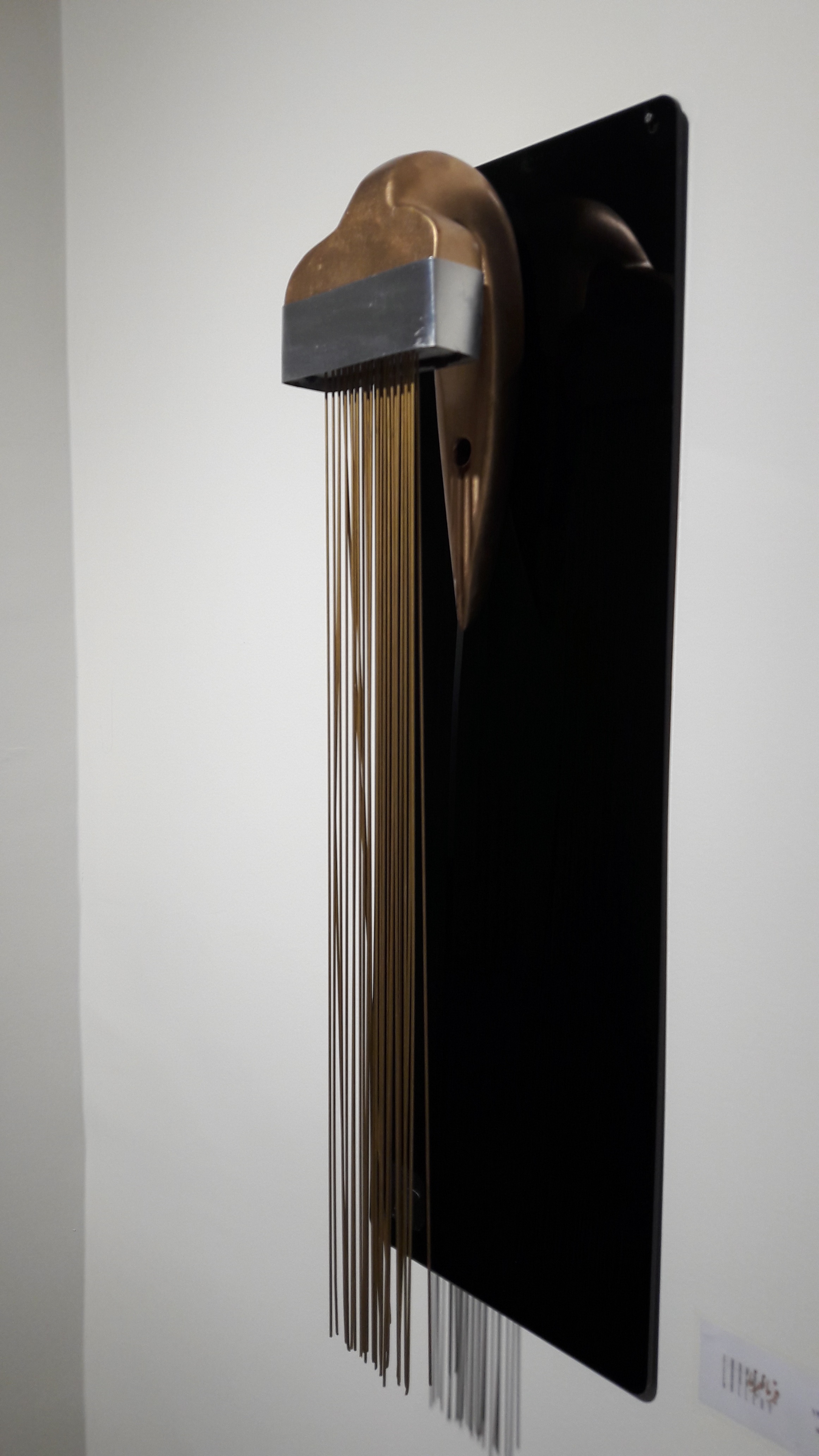 اثر سیال از حمید رضا عینی اثر سیال از حمید رضا عینی