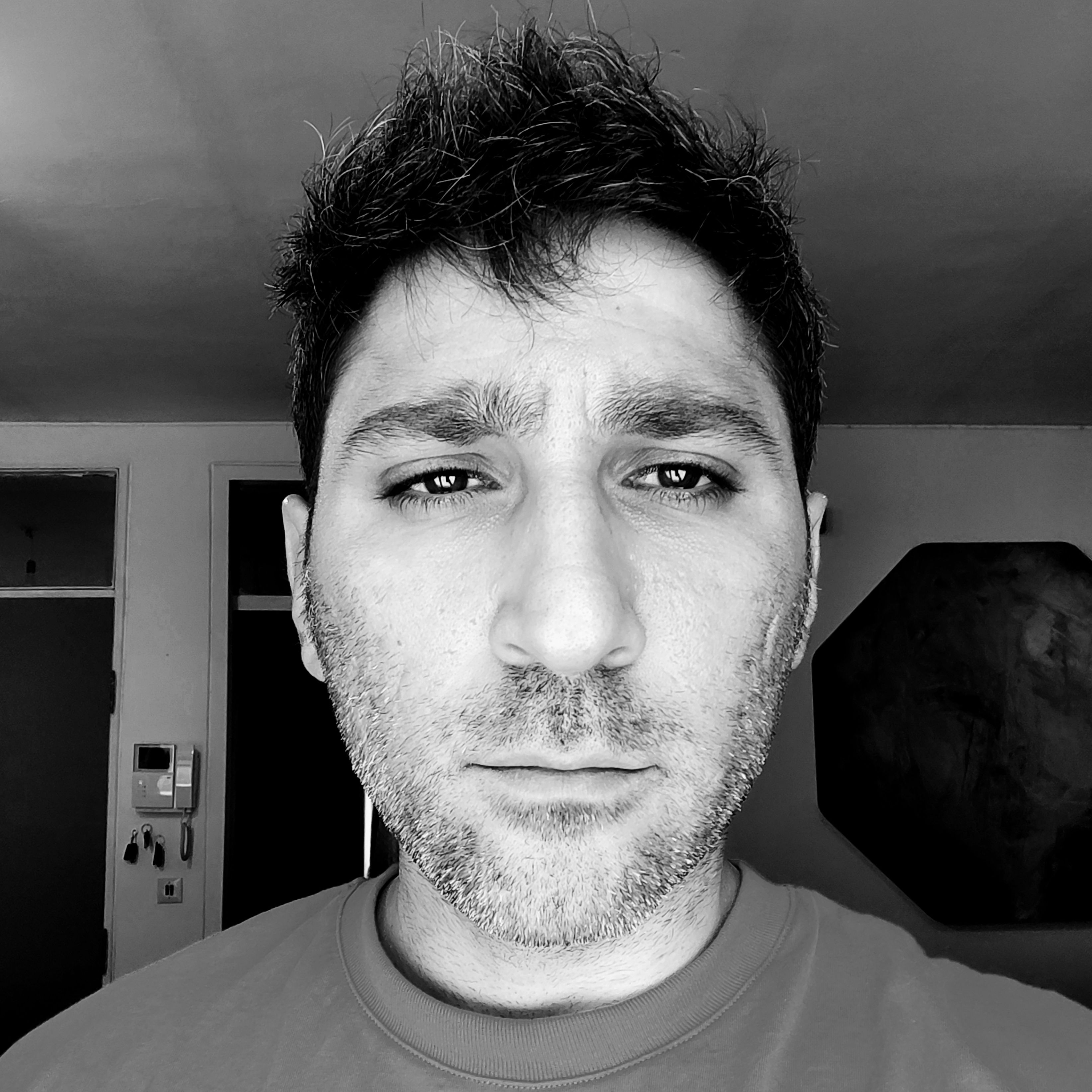 آربی کشیشیان آربی کشیشیان