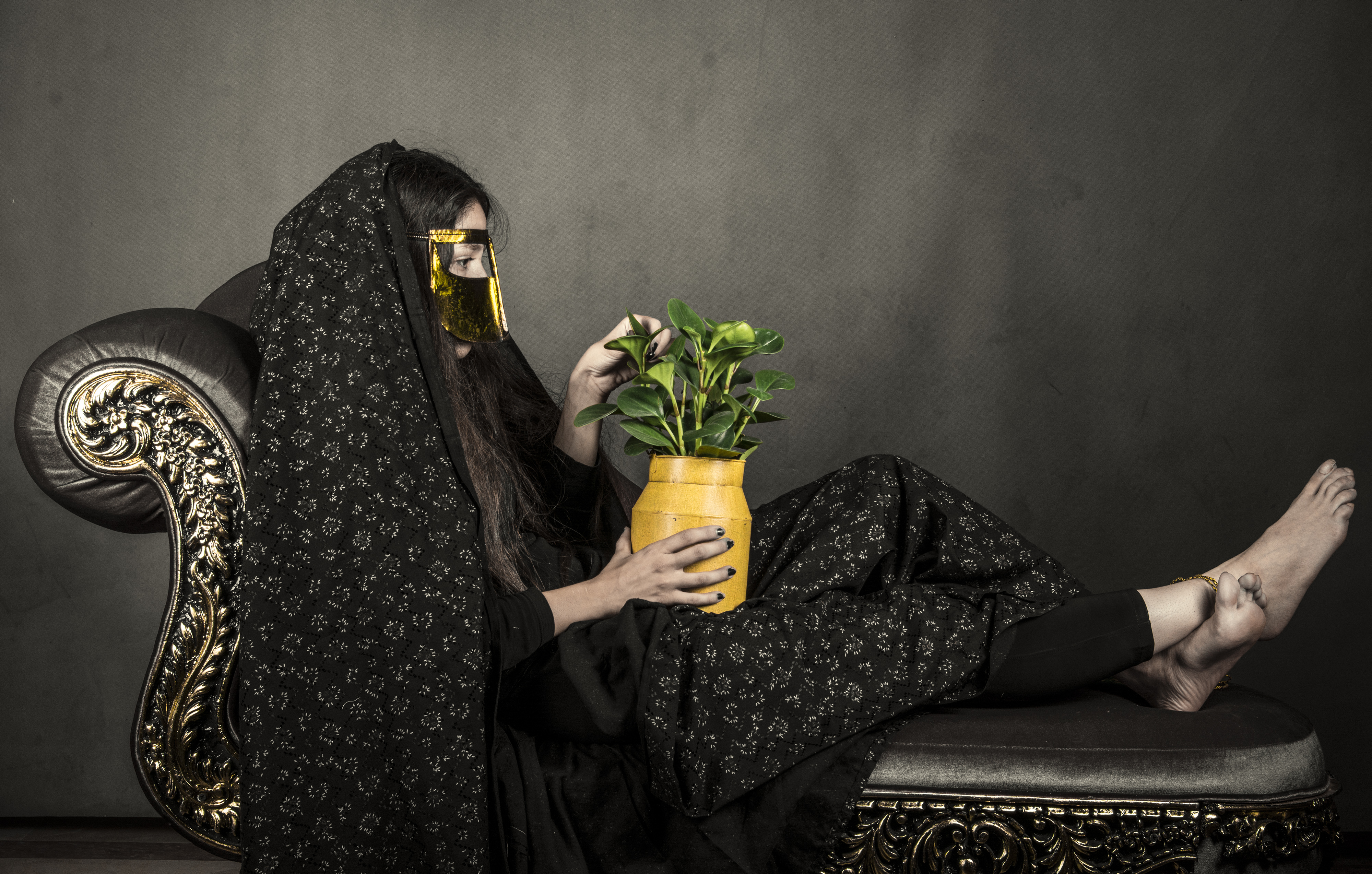 اثر دخترک با برقع از محسن اعتمادیفر اثر دخترک با برقع از محسن اعتمادیفر