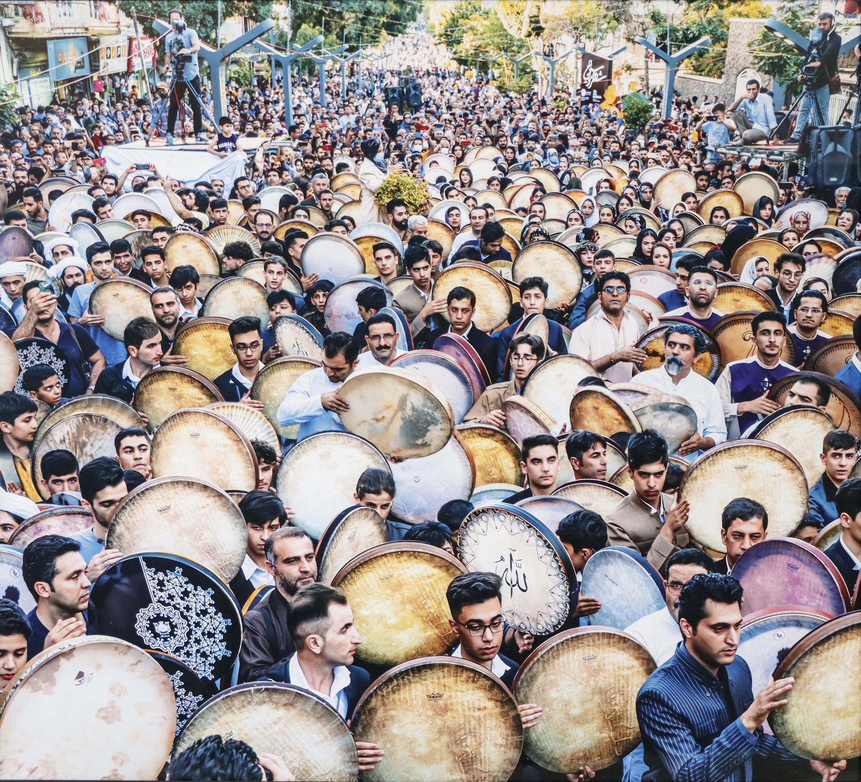 اثر دف نوازان از محمدرضا بهارناز اثر دف نوازان از محمدرضا بهارناز