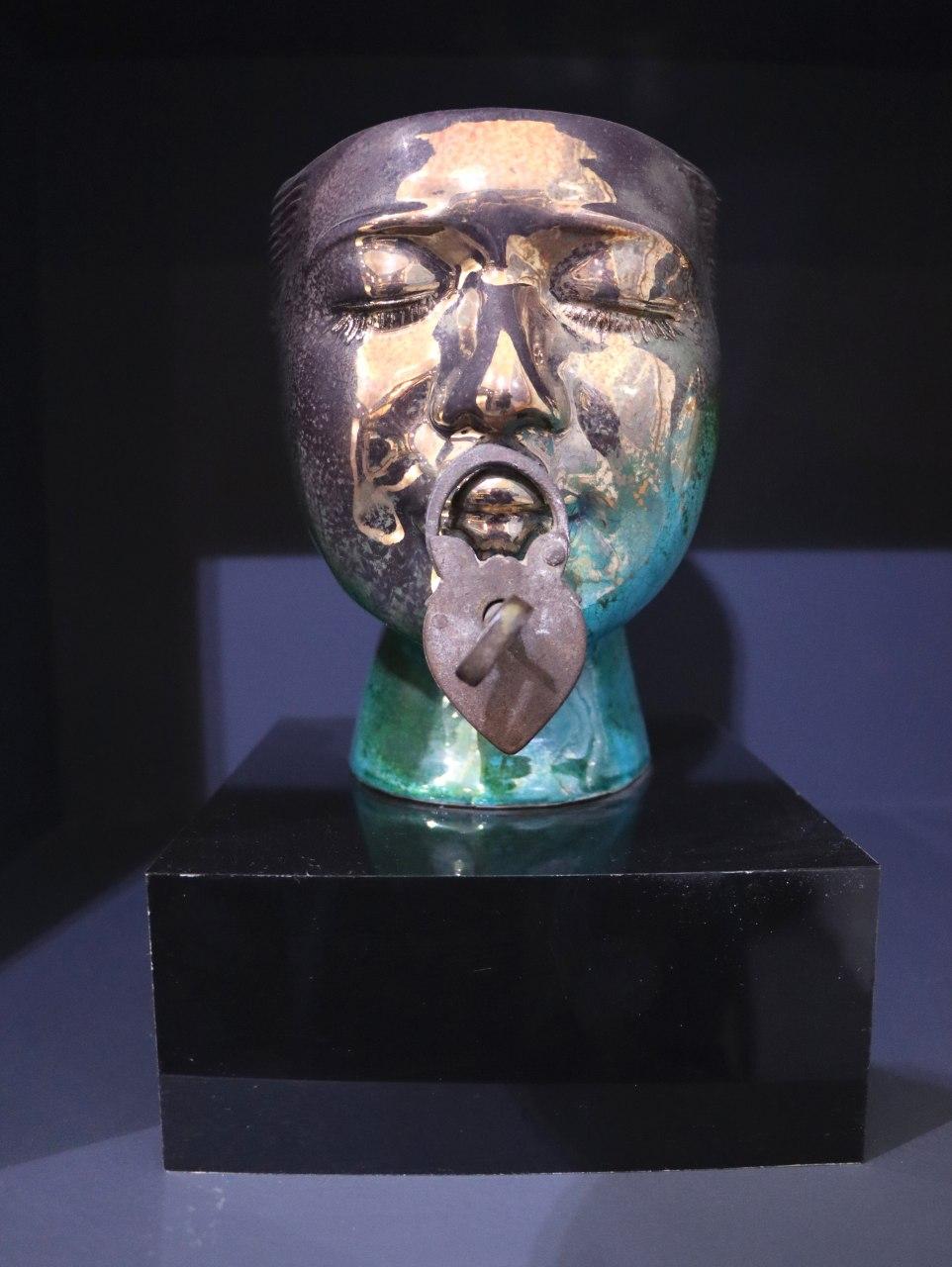 اثر بدون عنوان از پروین حیدرینسب اثر بدون عنوان از پروین حیدرینسب