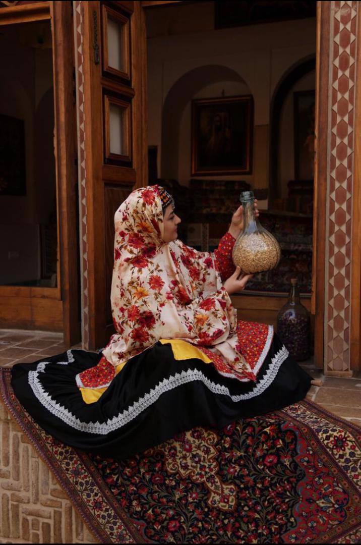 اثر دختر از رامش حسینی لاهیجی اثر دختر از رامش حسینی لاهیجی