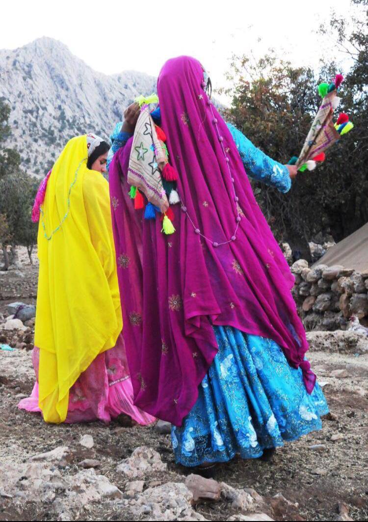 اثر رقص دخترها یک از رامش حسینی لاهیجی اثر رقص دخترها یک از رامش حسینی لاهیجی