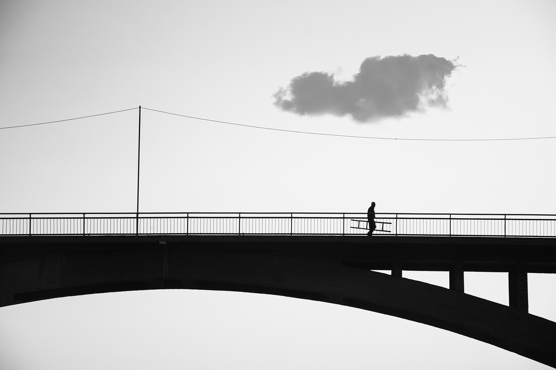 اثر مردی با نردبان از میثم خالدیان اثر مردی با نردبان از میثم خالدیان