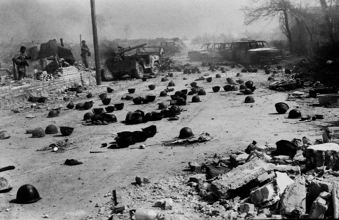 اثر بدون عنوان از امیرعلی جوادیان اثر بدون عنوان از امیرعلی جوادیان