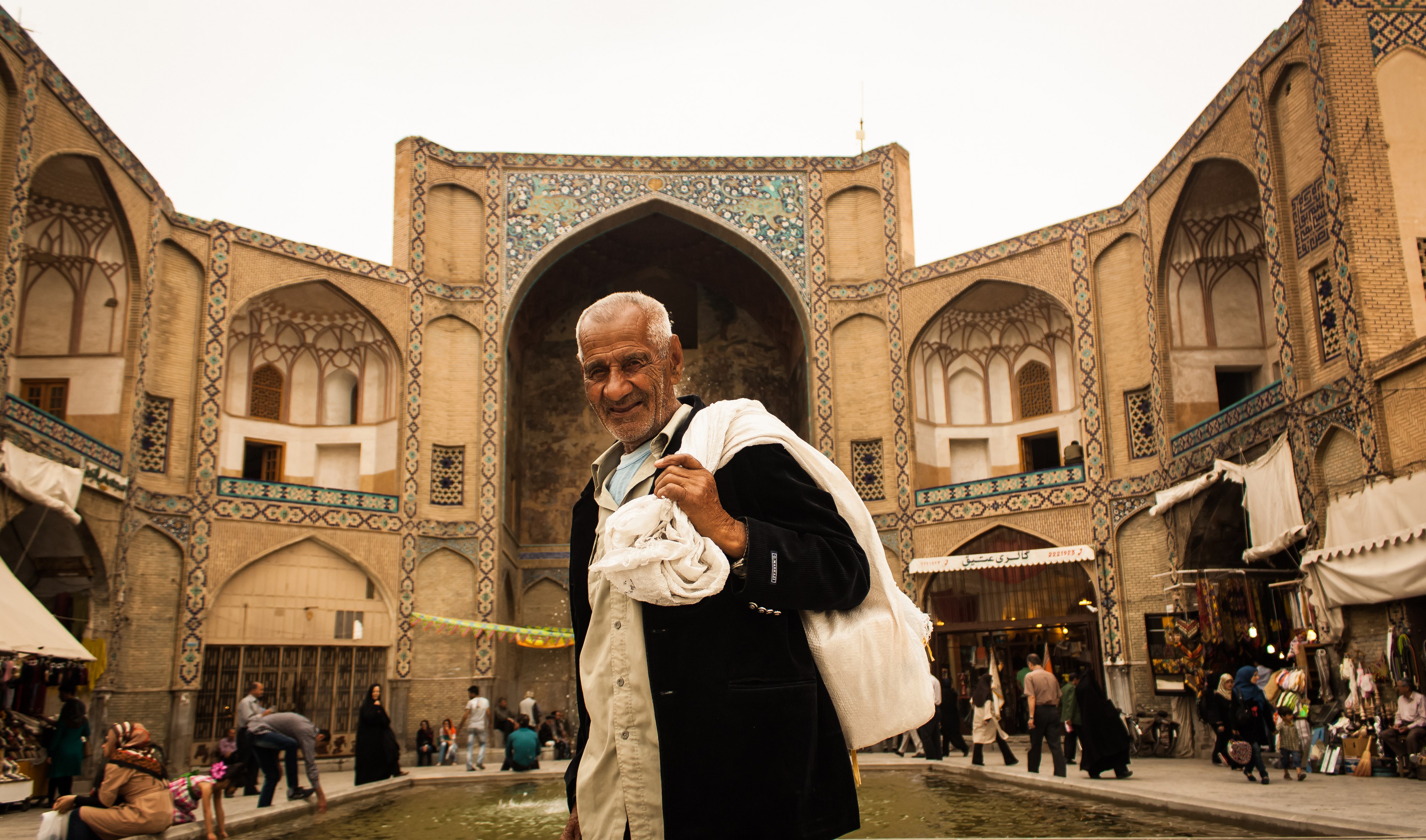 اثر دستفروش از شهروز حیدری اثر دستفروش از شهروز حیدری